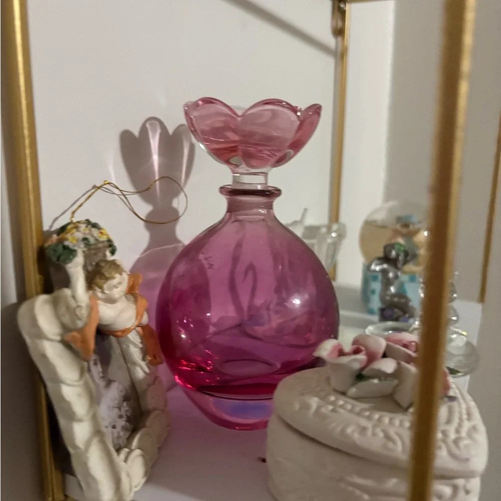 Including Shelf with Glass Decor